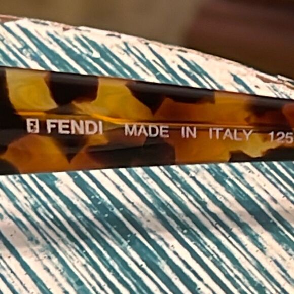 FENDI Vintage Classic Tortoise Shell Sunglasses - Picture 5 of 9